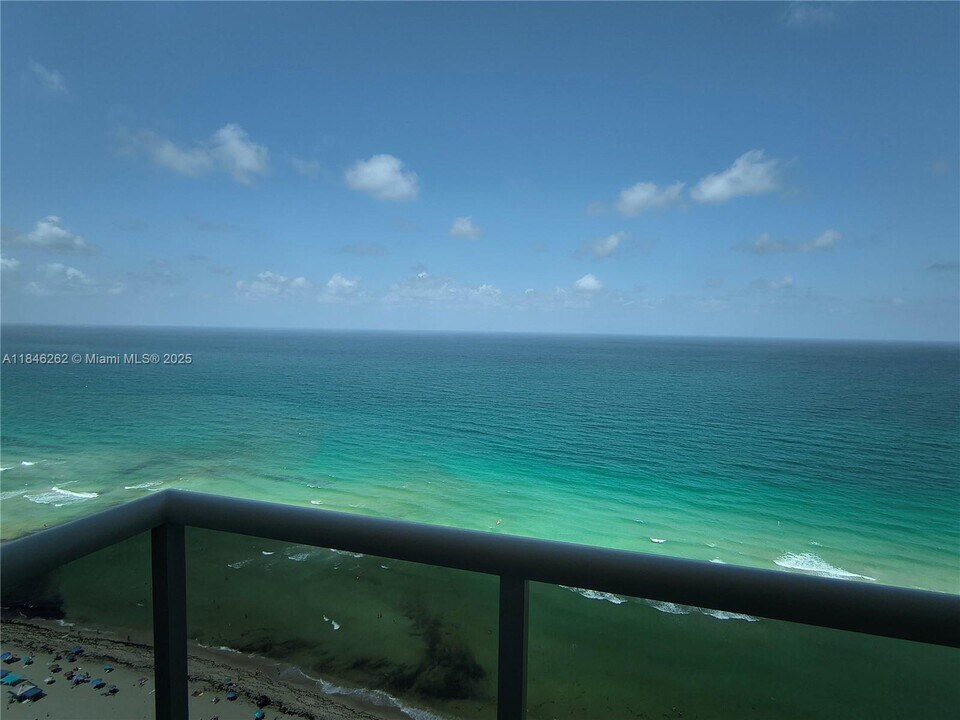 19111 Collins Ave in Sunny Isles Beach, FL - Building Photo