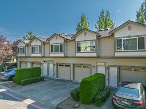 Rolling Hills in Renton, WA - Building Photo - Building Photo