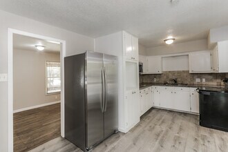 402 Dawson Dr in Duncanville, TX - Foto de edificio - Building Photo