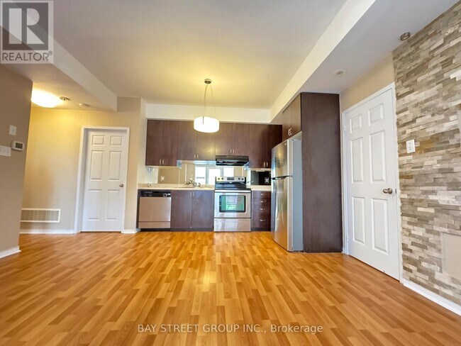 3020-3020 Erin Centre Blvd in Mississauga, ON - Building Photo - Building Photo