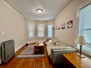 185 Powder House Blvd, Unit 2 in Somerville, MA - Foto de edificio - Building Photo