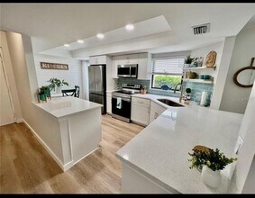 7203 Curtiss Ave in Sarasota, FL - Building Photo - Building Photo