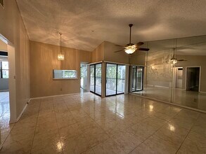 1024 S Independence Dr, Unit A in Homestead, FL - Foto de edificio - Building Photo