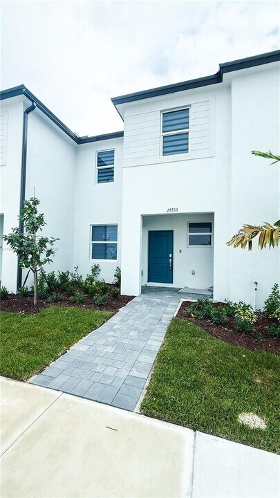 25350 SW 137th Ave in Homestead, FL - Building Photo