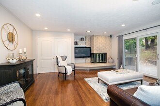 102 Mohawk Rd in Millburn, NJ - Building Photo - Building Photo