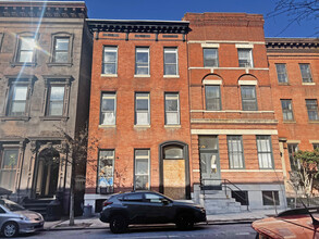 906 N Calvert St in Baltimore, MD - Building Photo - Building Photo