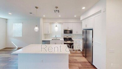 561 Winchester Dr in Oxnard, CA - Building Photo - Building Photo