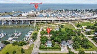 120 Grove Rd in Kemah, TX - Building Photo