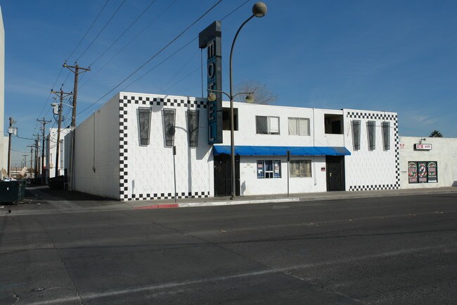 813 E Ogden Ave in Las Vegas, NV - Foto de edificio - Building Photo