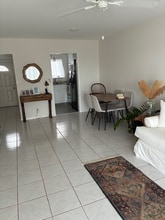 100 Waterway Dr S in Lantana, FL - Foto de edificio - Building Photo