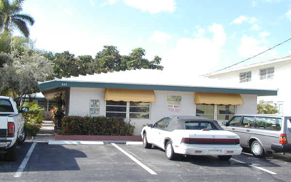 835 NE 17th Ter in Fort Lauderdale, FL - Foto de edificio - Building Photo