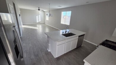 5729 Old Pne St in North Las Vegas, NV - Building Photo - Building Photo