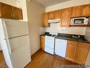 1110 Commonwealth Ave in Boston, MA - Building Photo - Building Photo