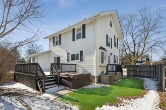 713 Warrenville Rd in Wheaton, IL - Building Photo - Building Photo