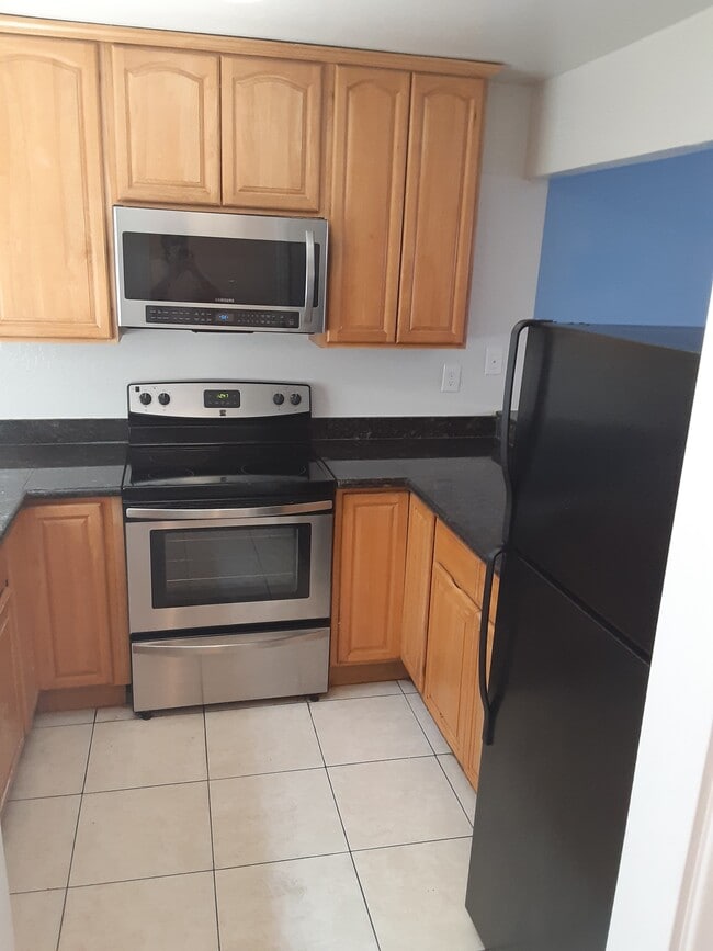 1106 Eureka Ln, Unit 1 in Concord, CA - Foto de edificio - Building Photo