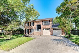 236 E Castle Harbour Dr in Friendswood, TX - Building Photo - Building Photo