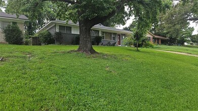 1724 Cross Lake Blvd in Shreveport, LA - Building Photo - Building Photo