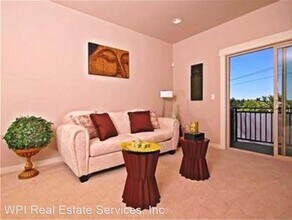 10700 24th Ave NE in Seattle, WA - Building Photo - Building Photo