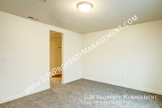 3715 N Centrepoint Way in Meridian, ID - Building Photo - Building Photo