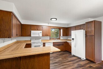 1303 Haen Dr in Kaukauna, WI - Building Photo - Building Photo