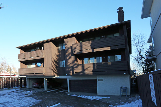 1907 31 St SW in Calgary, AB - Building Photo - Building Photo