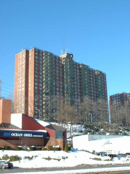 Westchester Towers in Yonkers, NY - Foto de edificio