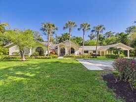 6840 Hendry Creek Dr in Ft. Myers, FL - Building Photo