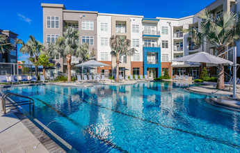 Solstice Apartments in Orlando, FL - Foto de edificio - Building Photo