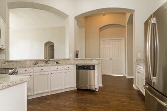 4056 Forest Island Dr in Orlando, FL - Building Photo - Building Photo