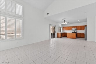 2017 Wandering Doe Ln in Las Vegas, NV - Building Photo - Building Photo