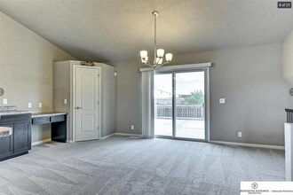 19081 Cottonwood St in Omaha, NE - Building Photo - Building Photo