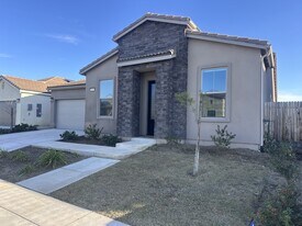 7153 E Harvard Ave in Fresno, CA - Building Photo