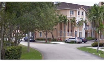 17710 NW 73rd Ave in Hialeah, FL - Building Photo - Building Photo