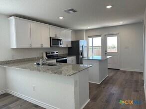 914 Bluegrass Pt in New Braunfels, TX - Building Photo - Building Photo