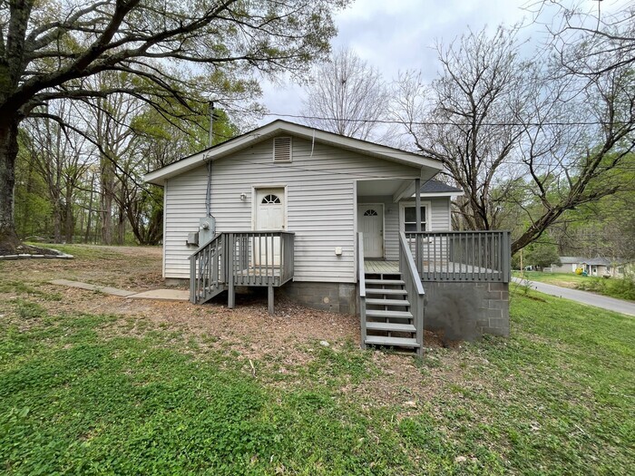 701 W Virginia Ave in Bessemer City, NC - Building Photo