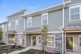 320 High Grv Wy in Columbia, SC - Building Photo - Building Photo