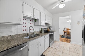 1405 E Central Rd in Arlington Heights, IL - Building Photo - Building Photo