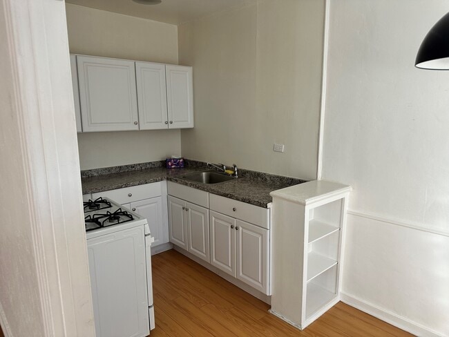 315 N Sierra Bonita Ave in Los Angeles, CA - Foto de edificio - Building Photo