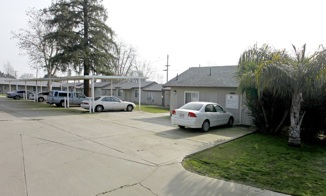 1914 N J St in Tulare, CA - Building Photo - Building Photo