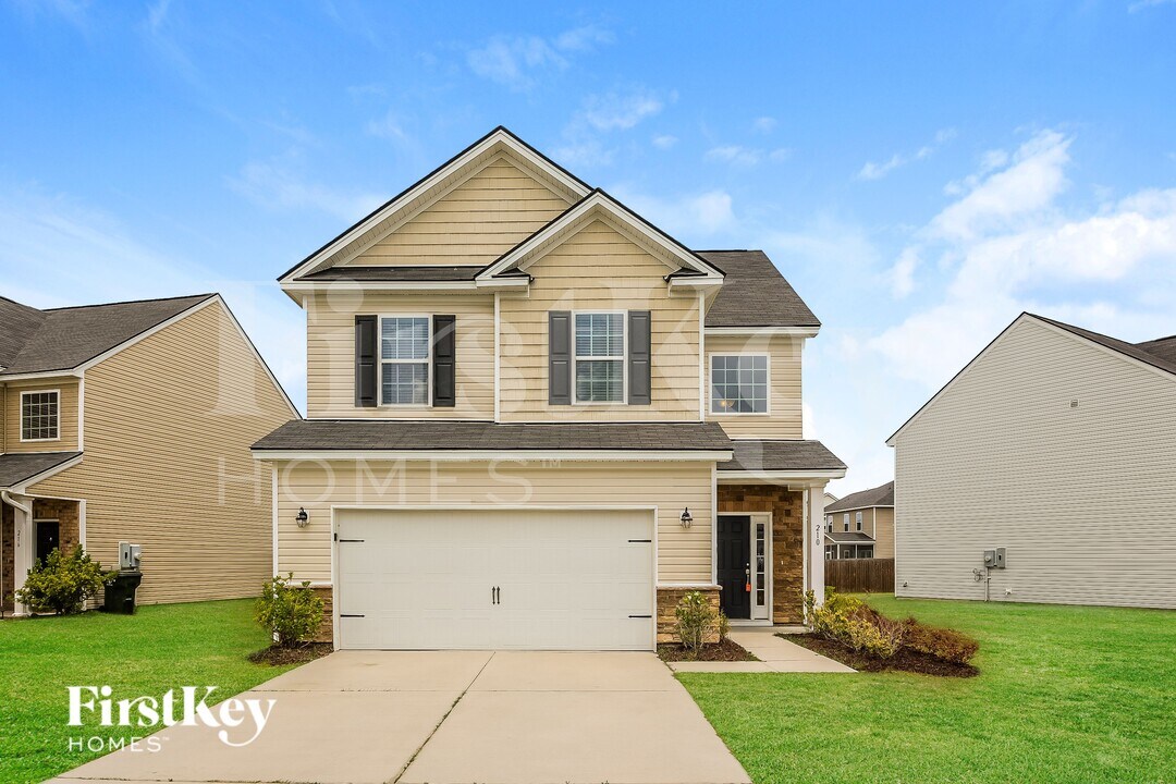 210 Firewheel Ct in Summerville, SC - Foto de edificio