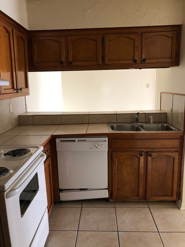 8815 GSRI Ave in Baton Rouge, LA - Building Photo - Building Photo