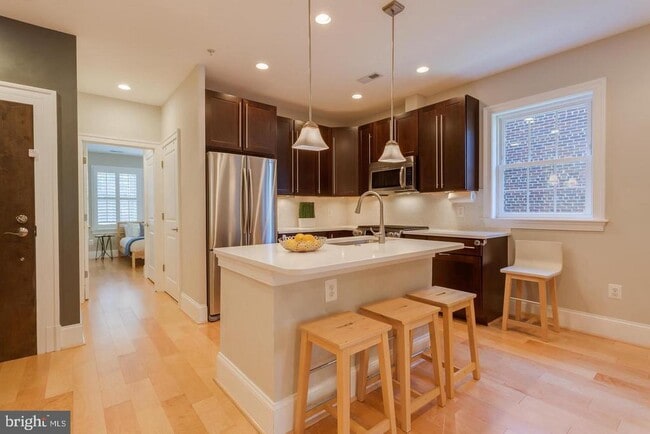 3937 Davis Pl NW in Washington, DC - Building Photo - Building Photo