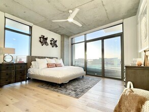 1801 N Pearl St, Unit 3012 in Dallas, TX - Building Photo - Building Photo