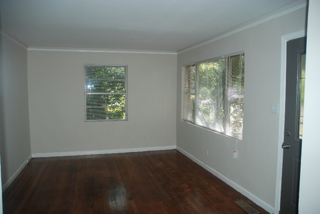 2038 Dellwood Pl in Decatur, GA - Foto de edificio - Building Photo