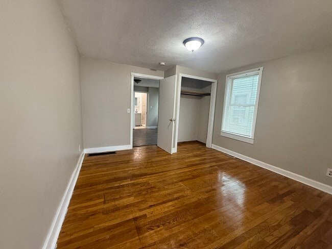 25 Holman St, Unit 1 in Attleboro, MA - Foto de edificio - Building Photo