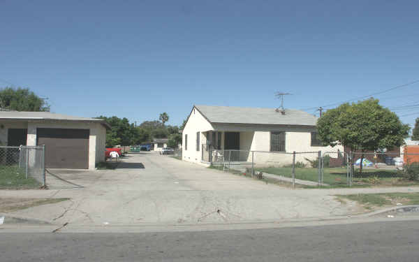 8027-8035 Golden Ave in Paramount, CA - Building Photo