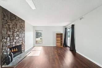 6490 S Dayton St, Unit L07 in Englewood, CO - Building Photo - Building Photo