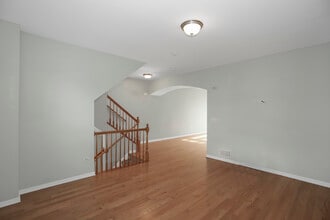 910 Neudearborn Ln in Naperville, IL - Building Photo - Building Photo