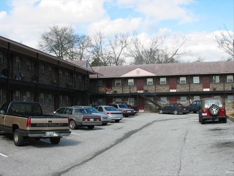 Kingston Court in Auburn, AL - Building Photo