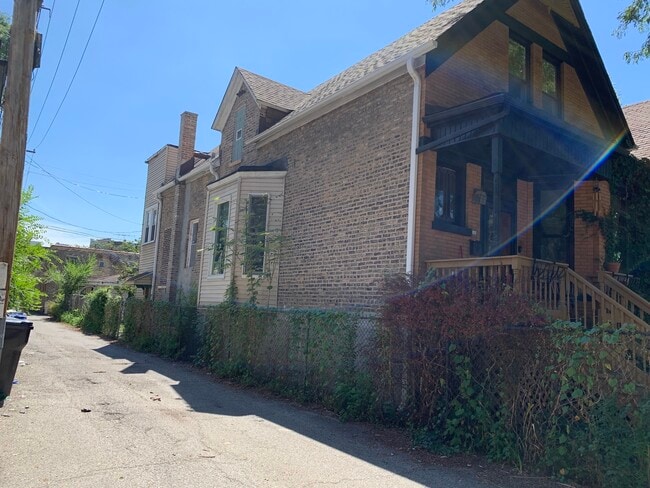 2113 W Walton St in Chicago, IL - Building Photo - Building Photo
